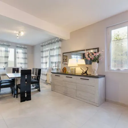 Landreville, 4 Pièces, 9 Personnes - Fr-1-543-43 *